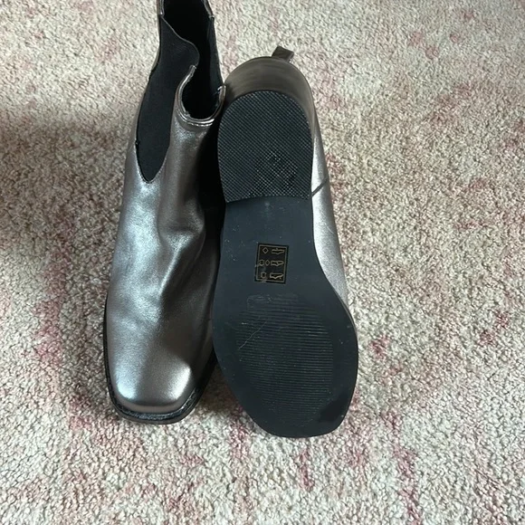 Design Lab Koallan Lord And Taylor Metallic Silver Gray Glam Ankle Bootie - Picture 4 of 4